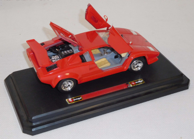 Bburago 0537 Lamborghini Countach (1988) M1:24