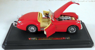 Bburago 1502 Jaguar XK 120 Roadster Rot (48) M1:24