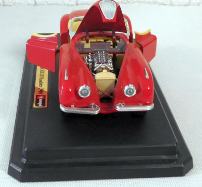 Bburago 1502 Jaguar XK 120 Roadster Rot (48) M1:24