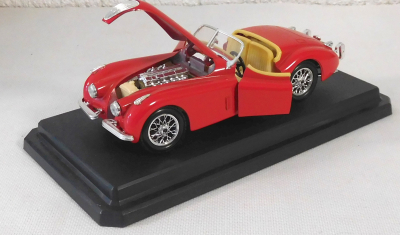 Bburago 1502 Jaguar XK 120 Roadster Rot (48) M1:24