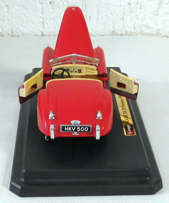 Bburago 1502 Jaguar XK 120 Roadster Rot (48) M1:24