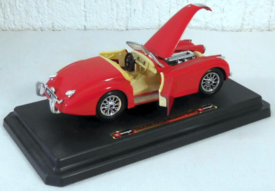 Bburago 1502 Jaguar XK 120 Roadster Rot (48) M1:24