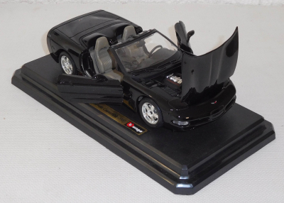 Bburago 1576 Chevrolet Corvette Convertible (1998) M1:24