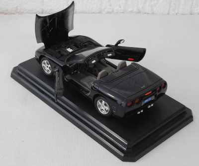 Bburago 1576 Chevrolet Corvette Convertible (1998) M1:24