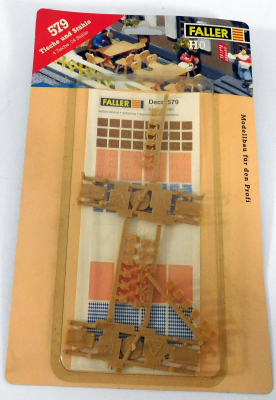 Faller 180579 H0 Bausatz 4 Tische + 24 Stühle