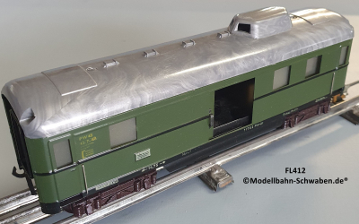 Fleischmann 412J Spur 0, Gepäckwagen 4-achsig, grün, Innenbeleuchtung