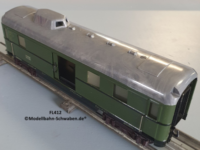 Fleischmann 412J Spur 0, Gepäckwagen 4-achsig, grün, Innenbeleuchtung