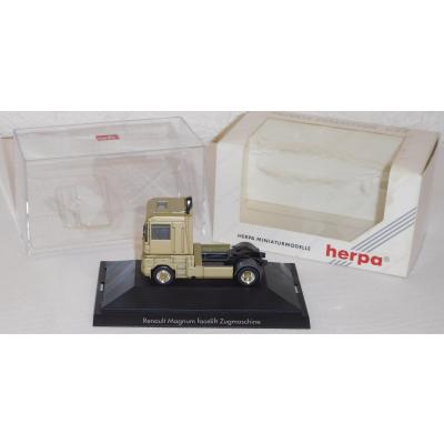 Herpa 110273 Renault Magnum 2001 Facelift, Sattelzugmaschine, goldmetallic, 1:87, OVP