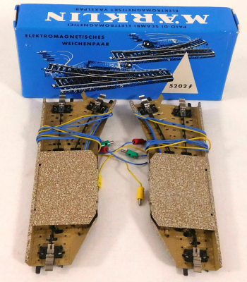 Märklin 5202 H0 M-Gleis Weichenpaar, Elektr., OVP