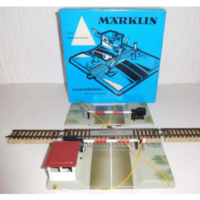 Märklin 7192 H0 M-Gleis Vollautomatischer Bahnübergang mit Gleisstücken, OVP