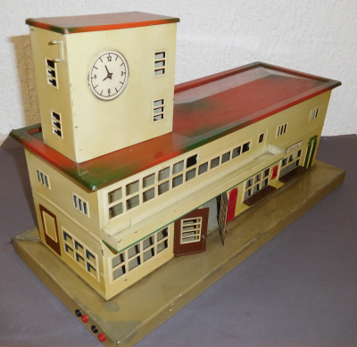 Märklin Bahnhof mit Uhr, Blech