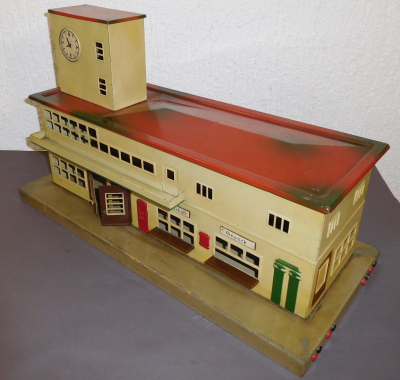 Märklin Bahnhof mit Uhr, Blech