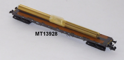 Minitrix 13928 N Flachwagen mit Rungen, Sgjs 716, bel.mit Schienen, DB