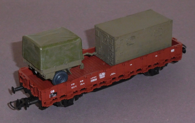Roco #0005 H0 Rungenwagen, beladen mit militärischer Ausrüstung, DB, OVP