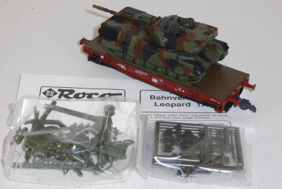 Roco Minitank 813 H0 Schwerlastwagen beladen mit Leopard, DB, OVP