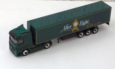 Schuco 22400 H0 1:87 MB Actros Koffersattelzug After Eight