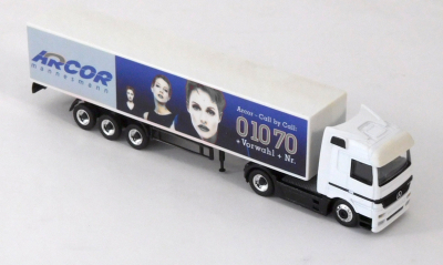 Schuco 22401 H0 1:87 MB Actros Koffersattelzug Arcor