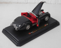 Bburago 1502 Jaguar XK 120 Roadster Schwarz (48) M1:24