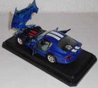 Bburago 1530 Dodge Viper GTSCoupe (1996) M1:24