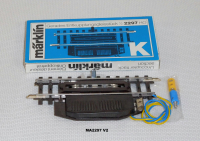 Märklin 2297 K-Gleis Entkupplungsgleis mit elektromagnetischem Antrieb. Länge 1/2 = 90 mm. 2 Anschlusskabel