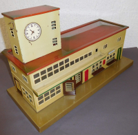Märklin 418 Spur 0 Bahnhof Friedrichshafen mit Uhr, Blech, um 1938,