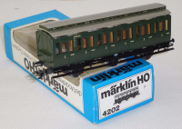 Märklin 4202 H0 Nahverkehrs-Abteilwagen 2.Klasse, 3-Achser, grün, OVP