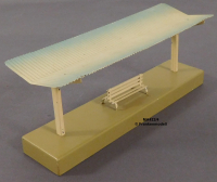Märklin 422/4 Bahnsteig nach 1938, Breite Dachwellen, hellbeige/hellblau, Größe 200x45x80 mm