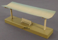 Märklin 422/4 Bahnsteig nach 1938, Breite Dachwellen, hellbeige/hellblau, Größe 200x45x80 mm