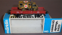Märklin 4423 H0 Niederbordwagen bel.m.Sanifahrzeug, DB, OVP
