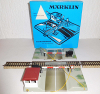 Märklin 7192 H0 M-Gleis Vollautomatischer Bahnübergang mit Gleisstücken, OVP