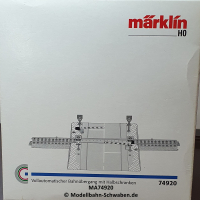 Märklin 74920 C-Gleis, Vollautomatischer Bahnübergang mit Halbschranken, OVP