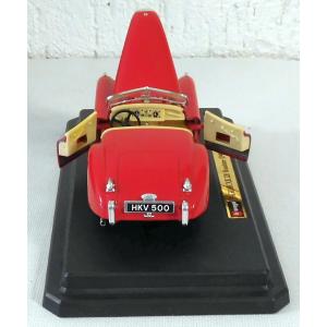 Bburago 1502 Jaguar XK 120 Roadster Rot (48) M1:24