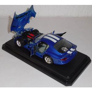 Bburago 1530 Dodge Viper GTSCoupe (1996) M1:24