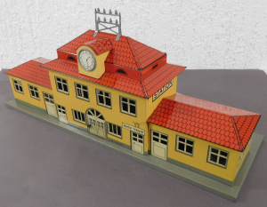 BUB #241118 Bahnhof mit seitlichen Anbauten, Durchgang, Fenster ausgestanzt geprägte Fensterrahmen