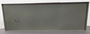 BUB #241118 Bahnhof mit seitlichen Anbauten, Durchgang, Fenster ausgestanzt geprägte Fensterrahmen