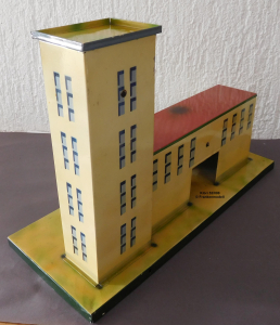 Kibri Blech Bahnhof mit eingesetzter Uhr, Durchgang, hoher Turm