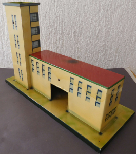 Kibri Blech Bahnhof mit eingesetzter Uhr, Durchgang, hoher Turm