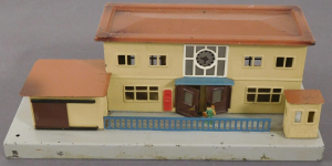 Märklin 414 Bahnhof mit Schuppen um 1949, Größe 260x120x90 mm