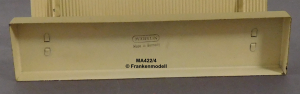 Märklin 422/4 Bahnsteig nach 1938, Breite Dachwellen, hellbeige/hellblau, Größe 200x45x80 mm